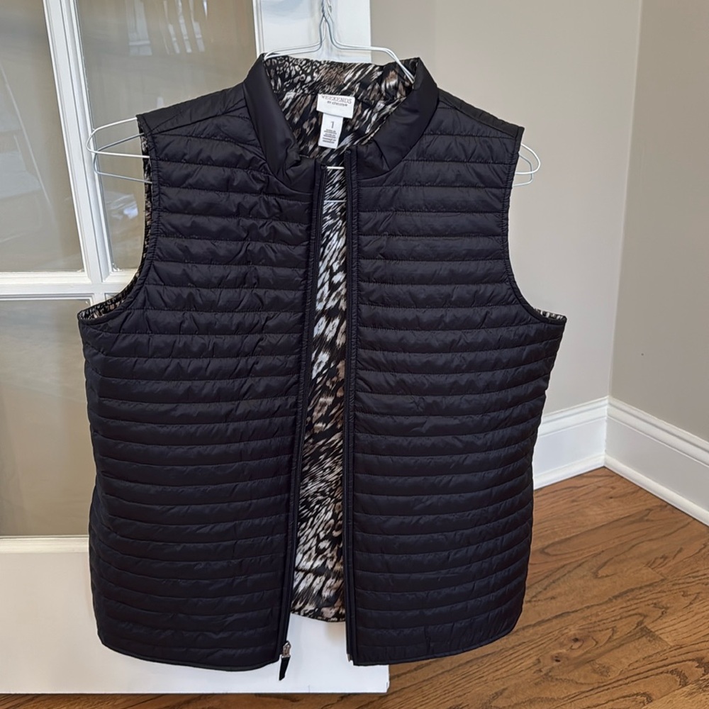 Ladies Chicos weekend style puffer vest with print inside & 2 pockets